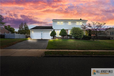 70 Creamer Dr Sayreville, NJ 08872