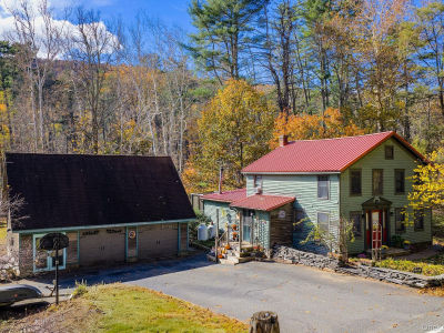 747 Oakland Valley Rd Cuddebackville, NY 12729