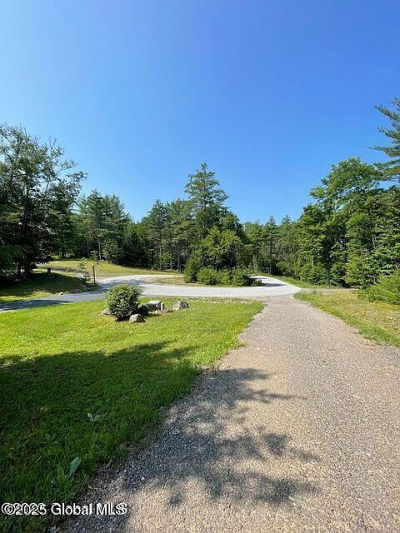 61 Snowshoe Rdg Chestertown, NY 12817
