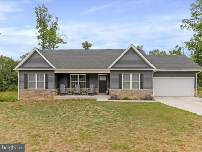 48 Floating Ct Inwood, WV 25428