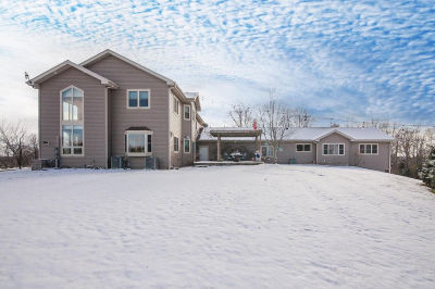 W2483 Bakertown Dr Helenville, WI 53137