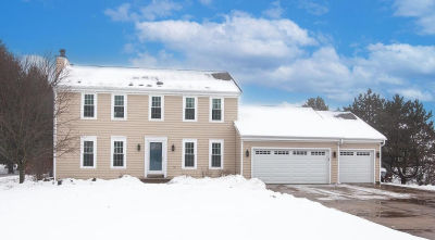 W358N6171 Amy Ln Oconomowoc, WI 53066