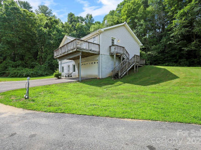 31 Barlow Rd Elk Park, NC 28622