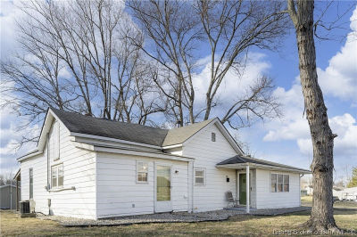 490 S 2nd St Scottsburg, IN 47170