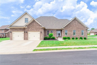 1440 Edgewater Ct Scottsburg, IN 47170