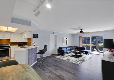 600 Crestwood Ct N APT 611 Royal Palm Beach, FL 33411