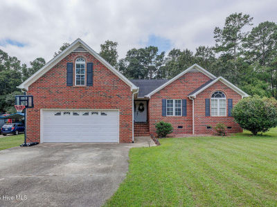 609 Lakeside Dr Riegelwood, NC 28456
