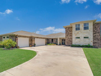 153 County Road 397 Bay City, TX 77414