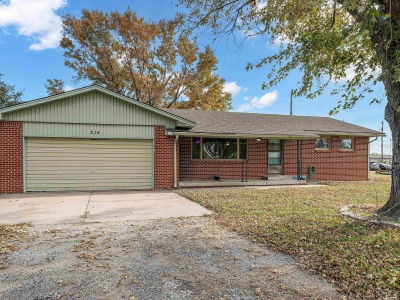 214 N Sedgwick Ave Burrton, KS 67020