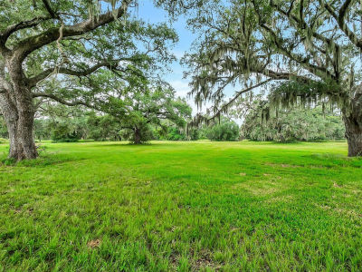 730 & 736 Rancho Chico Ct Angleton, TX 77515