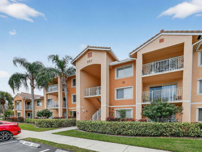 221 SW Palm Dr APT 104 Port Saint Lucie, FL 34986