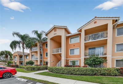 221 Palm Dr #104 Port Saint Lucie, FL 34986
