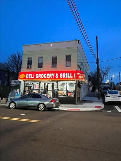 718 Henderson Ave Staten Island, NY 10310