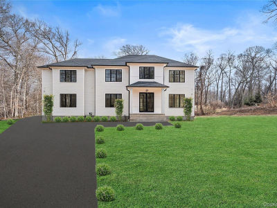 9 Wilderness Rd Saint James, NY 11780