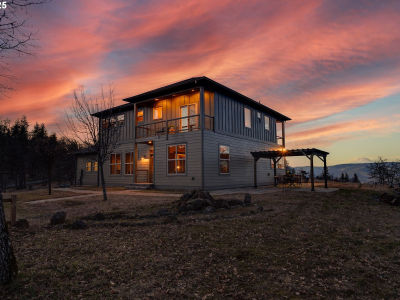 2257 Dundas Way Mosier, OR 97040