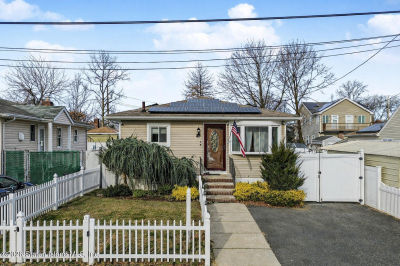 407 Stoneham St Staten Island, NY 10306