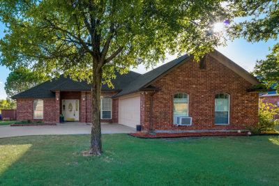 103 River Oaks Boulevard, Waxahachie, TX, USA