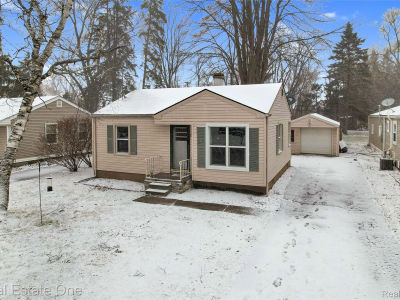 700 Whitney St Brighton, MI 48116