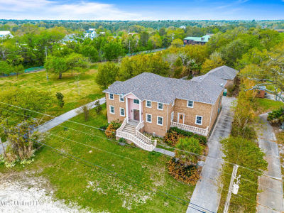 518 S Beach Blvd Waveland, MS 39576