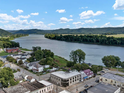 12 W 2nd St Vanceburg, KY 41179