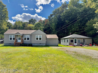 6493 Benoit Rd Algonac, MI 48001