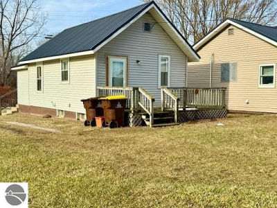 346 N Grover Ave Alma, MI 48801