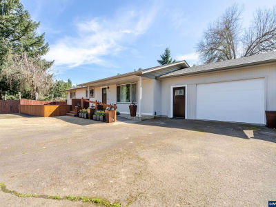 656 E Thornton Lake Dr NW Albany, OR 97321