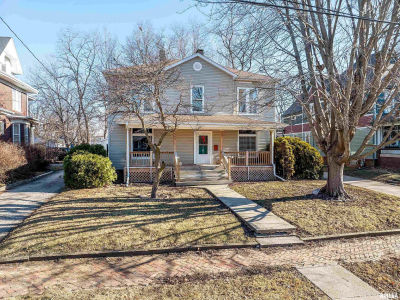 373 N Cherry St Galesburg, IL 61401