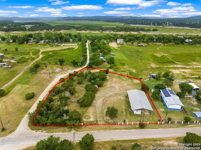8438 Whartons Dock Rd Bandera, TX 78003