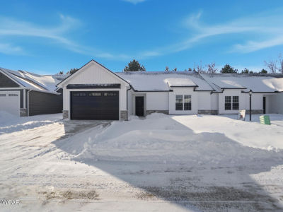 2878 Autumn Lake Dr Lima, OH 45801