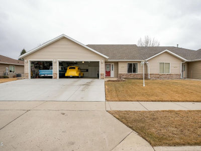 315 Versailles Ave Bismarck, ND 58503