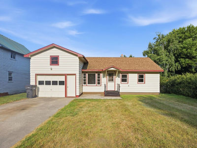 206 1st Ave NE Hankinson, ND 58041