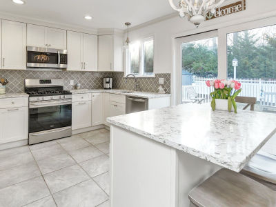 5225 Peconic Bay Blvd Laurel, NY 11948