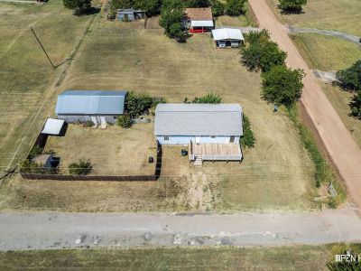515 N Texas St Electra, TX 76360