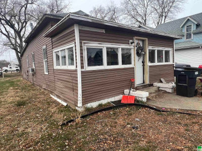 307 Elm St Correctionville, IA 51016