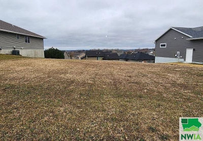 4210 Fieldcrest Dr Sioux City, IA 51103