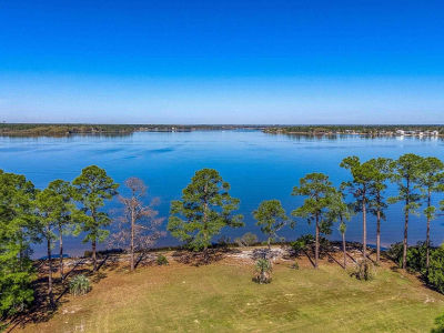 8120 Blackwater Dr Milton, FL 32583