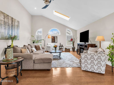 978 Feathertree Dr Toms River, NJ 08753