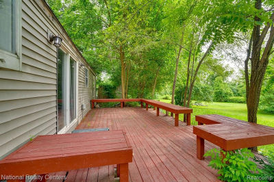 1054 Mandeville St Burton, MI 48529