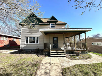 406 3rd St SW De Smet, SD 57231