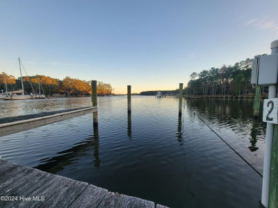 258 Port Dr Oriental, NC 28571