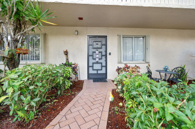 7185 Huntington Ln APT 103 Delray Beach, FL 33446