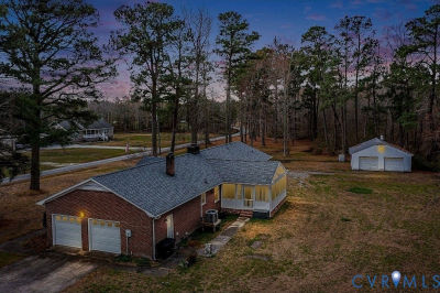 9829 Line Fence Rd Hayes, VA 23072