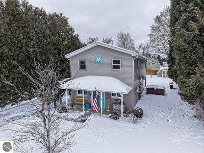 510 W Hurlbut St Charlevoix, MI 49720