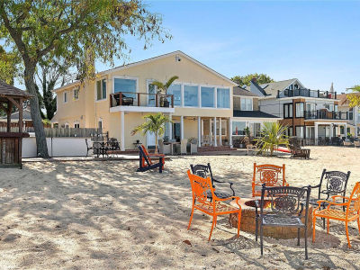 23 E Shore Dr Bayville, NY 11709