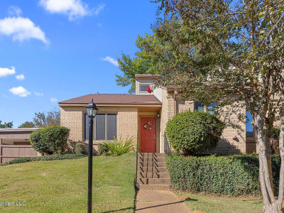 21 Park Crest Pl Jackson, MS 39211