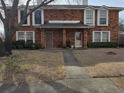 702 Westover Dr Lancaster, TX 75134