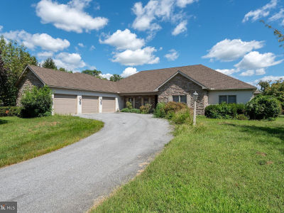 166 Huntingwood Dr Lancaster, PA 17602