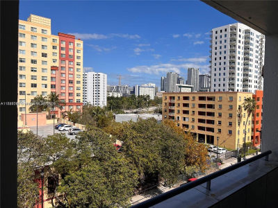 546 SW 1st St APT 611 Miami, FL 33130