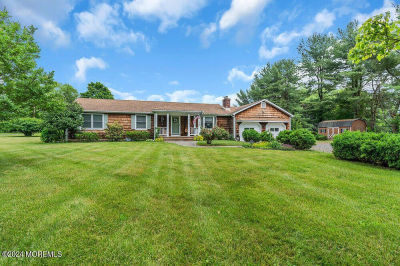 36 Vanderveer Rd Freehold, NJ 07728